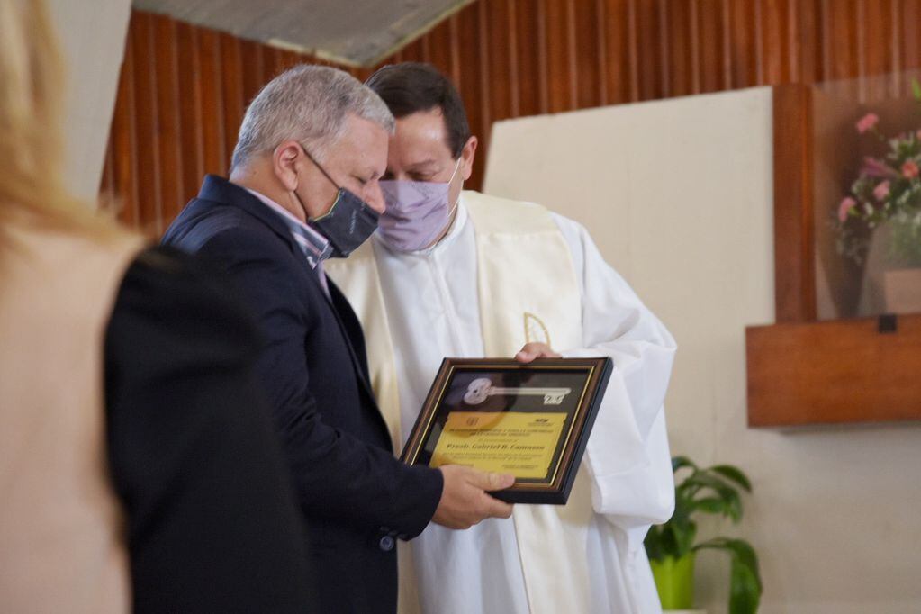 El padre Gabriel Camusso recibió la llave de la ciudad de Arroyito