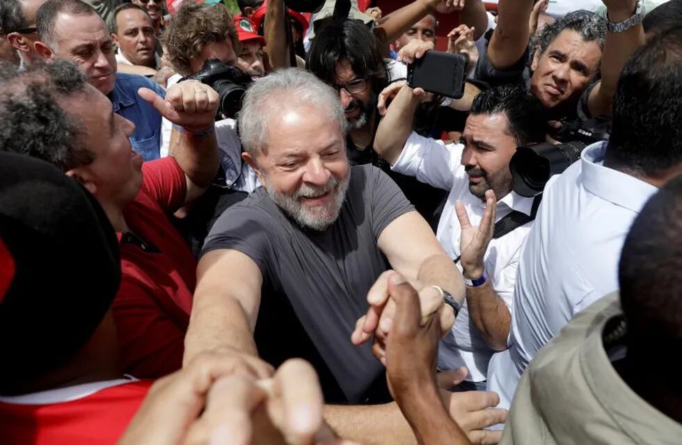 FILE PHOTO: Brazil's former President Luiz Inacio Lula da Silva attends a rally outside the petrochemical complex known as Comperj in Itaborai, Brazil December 7, 2017. REUTERS/Ricardo Moraes/File Photo