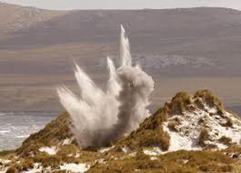 Detonación de minas en Malvinas.