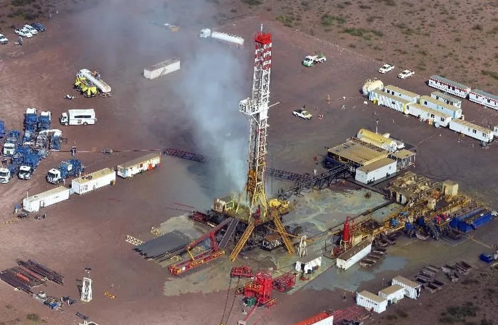 Convocan a un paro de petroleros por la muerte de un operario en el yacimiento Aguada Chivato.
