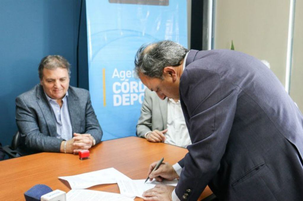 La Provincia firmó un convenio con Estudiantes de Río Cuarto.