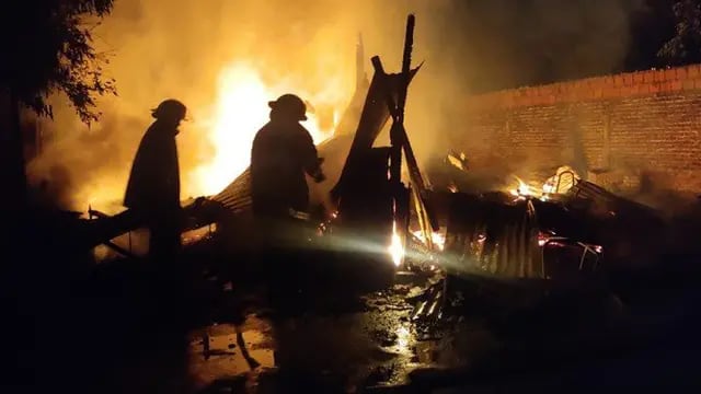 Posadas: violento ocasionó el incendio de su vivienda