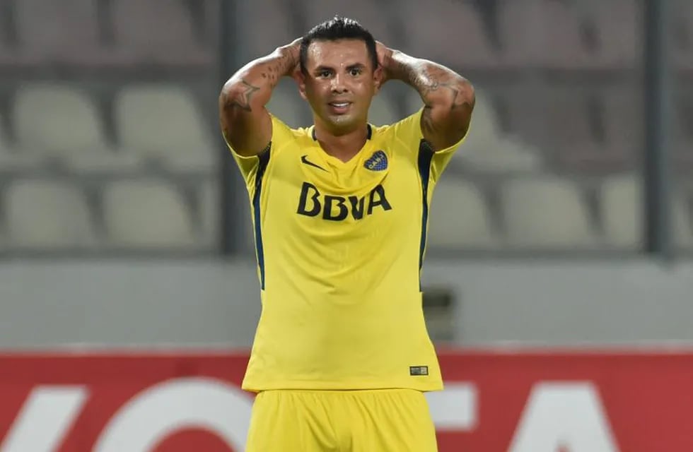 Argentinian Boca Juniors Edwin Cardona reacts in dejection during a Copa Libertadores football match against Peruvian Alianza Lima in Lima on March 1, 2018.\r\n\r\n / AFP PHOTO / LUKA GONZALES peru lima Edwin Cardona futbol copa libertadores 2018 futbolistas partido alianza lima vs boca juniors