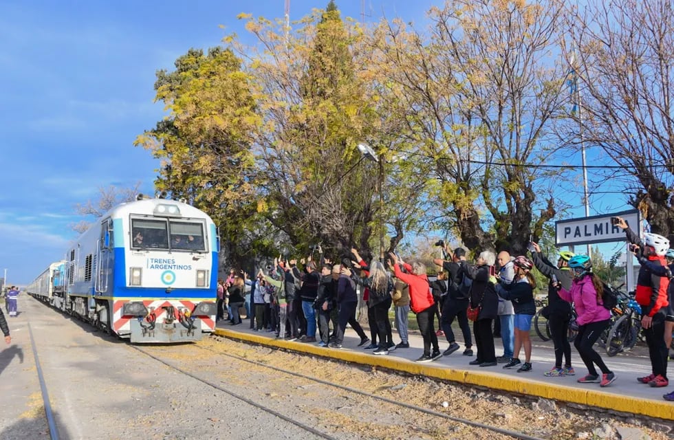 Un influencer viajó en tren desde Buenos Aires a Mendoza y compartió su increíble experiencia en las redes