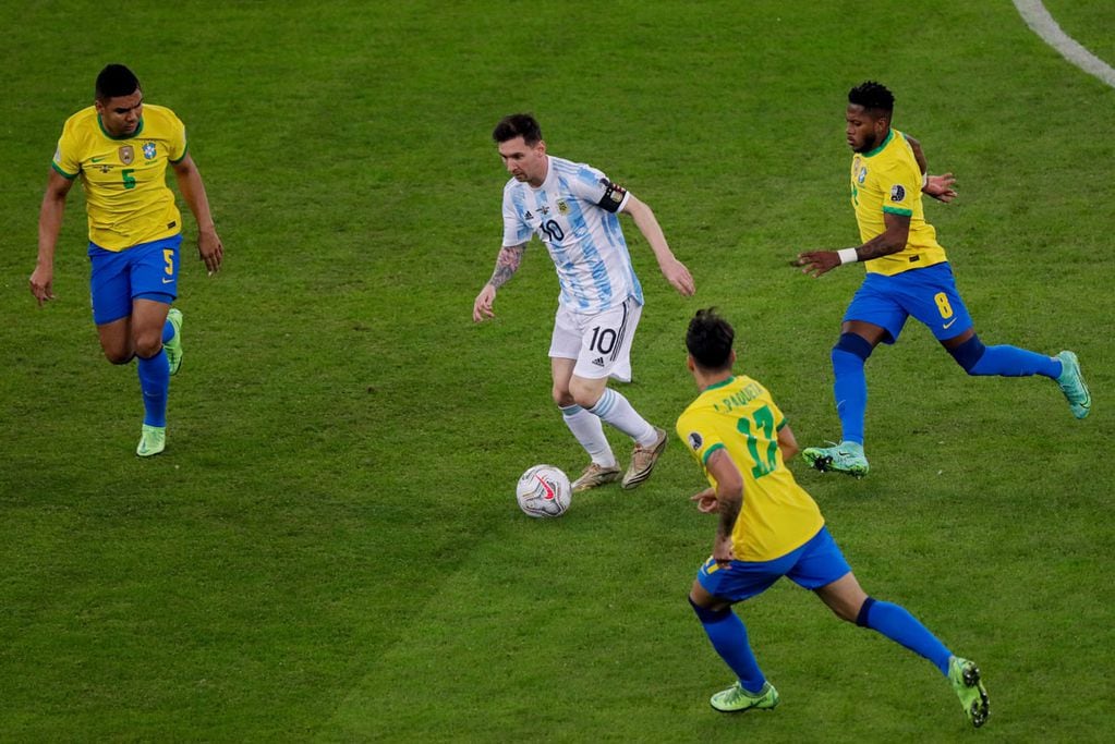 Lionel Messi frente a Brasil en la final de la Copa América. (AP)