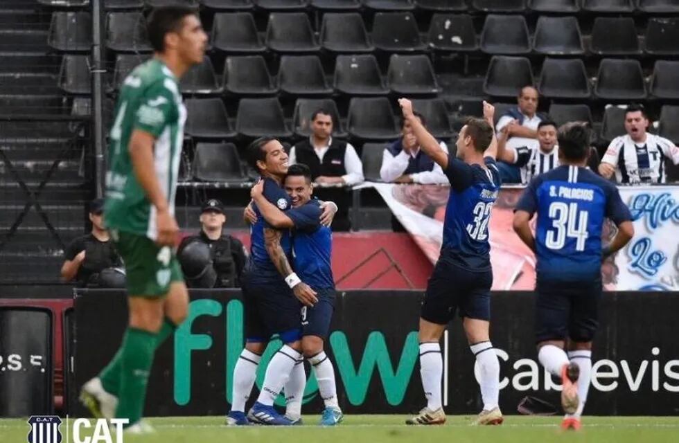 Talleres festejo del gol de Dayro Moreno ante Laferrere. (Prensa Talleres)