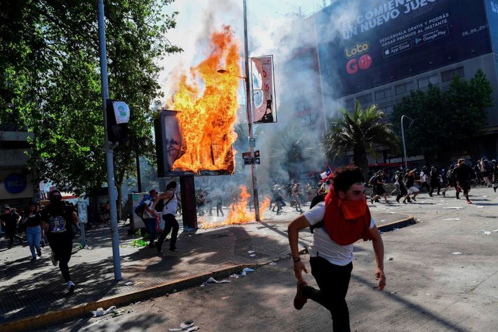 El Gobierno de Chile confirmó 15 muertes desde el inicio del estallido social. (AFP)