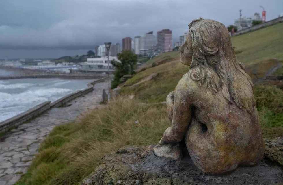 La misteriosa escultura en Mar del Plata.