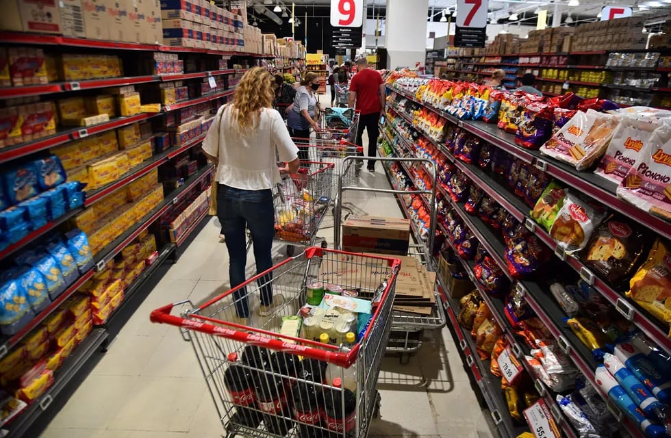 ¿Van a abrir los supermercados este sábado 25 de mayo durante el feriado? (La Voz / Archivo)