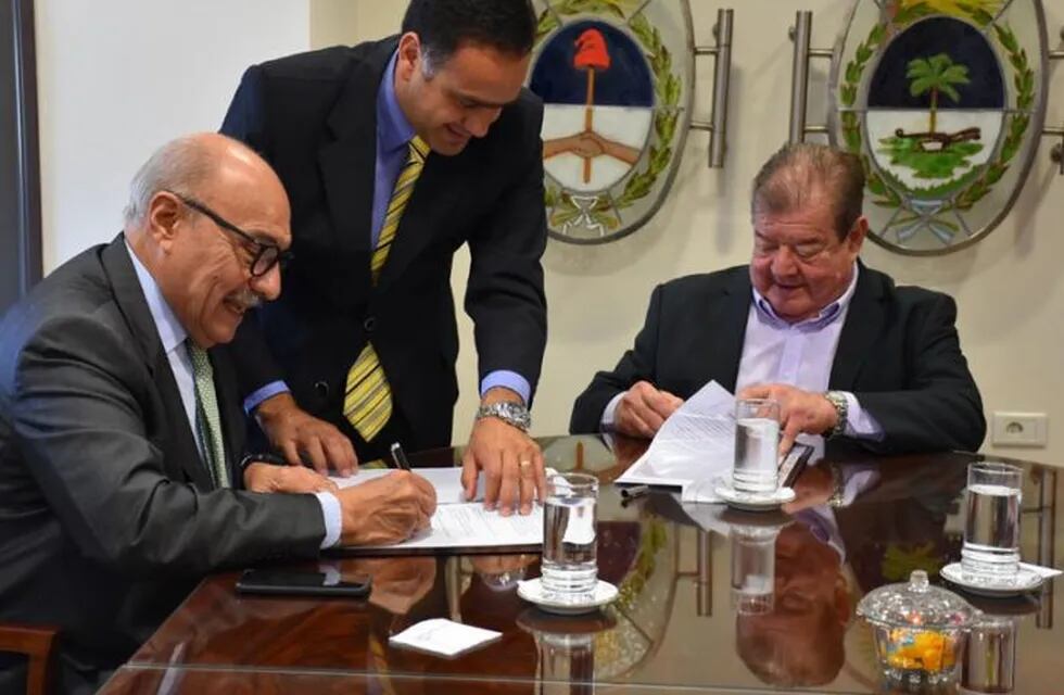 El presidente del Superior Tribunal de Justicia, Rolando Toledo, y el titular del Nuevo Banco del Chaco, Rafael Gonzalez, firmaron un acuerdo para agilizar los pagos de multas y faltas.