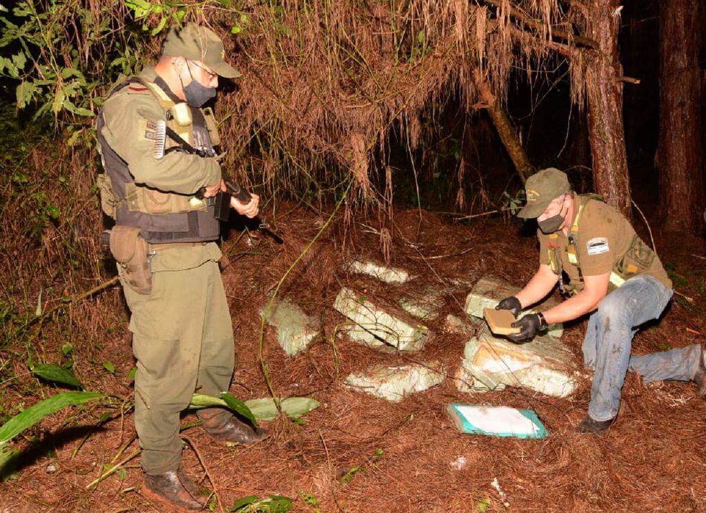 Gendarmería incautó más de dos toneladas de marihuana en Colonia Delicia
