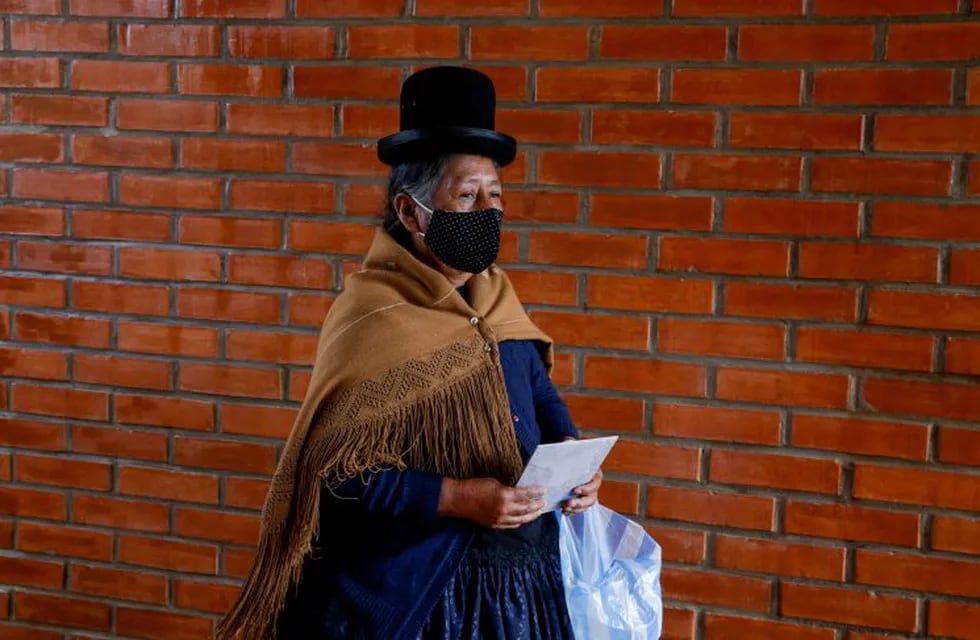 A voter wears a protective mask at a polling station during the presidential election in La Paz, Bolivia, October 18, 2020. REUTERS/David Mercado