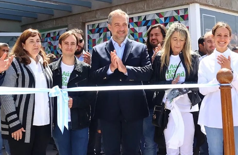 Matías Stevanato inauguró el auditorio junto a la familia del líder de “Los Enanitos Verdes”, en 2022.