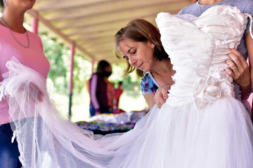 El Hogar de Niñas Betesda inicia una campaña solidaria de vestidos de fiesta /