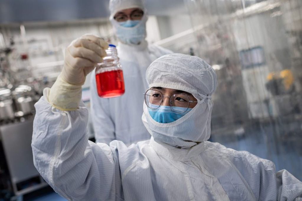 China tiene como objetivo llegar a 50 millones de vacunados en el país hasta mediados de febrero (Foto: NICOLAS ASFOURI / AFP) 