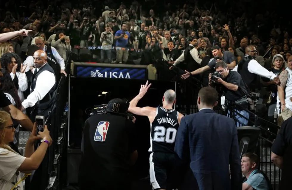 Manu Ginóbili, uno de los personajes más queridos en la NBA. Foto: Ronald Cortes/Getty Images/AFP