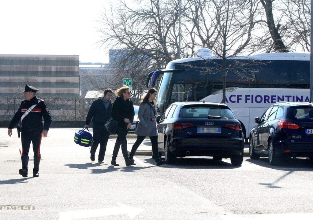 Carabinieri and Fiorentina's bus at outside the Hotel 'La' Di Moret' where Captain of Fiorentina Davide Astori died today at the age of 31 when he was gathered with the rest of the team, Udine, northern Italy, 4 March 2018. ANSA/ ALBERTO LANCIA
