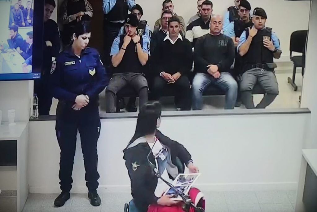 Soledad Laciar frente a frente con los policías acusados de matar a su hijo. 