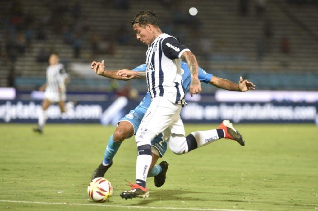 Dayro Moreno, antes de definir en el segundo gol de Talleres ante Belgrano.