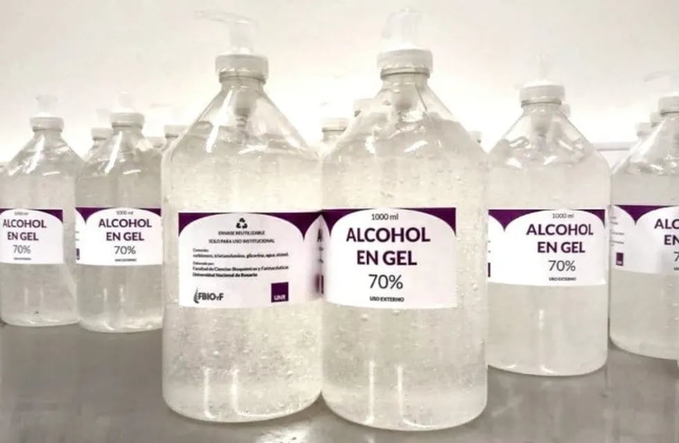 Distribuyen la primera tanda de alcohol en gel producido por la UNR (UNR)