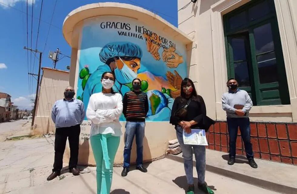 Un mural rinde homenaje al personal de salud, en Humahuaca, Jujuy