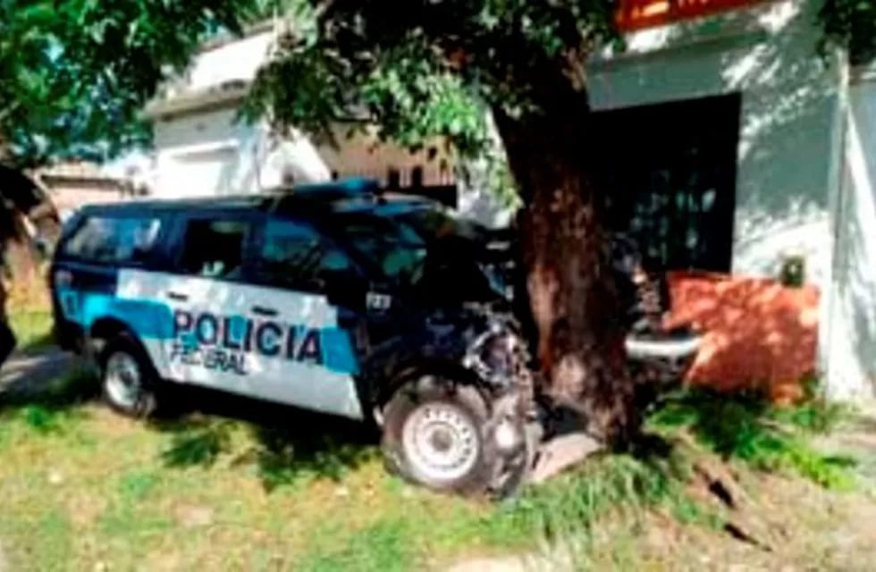 Una camioneta de la Policía Federal embistió a una mujer y su hijo de 5 años en Monte Chingolo, partido de Lanús.