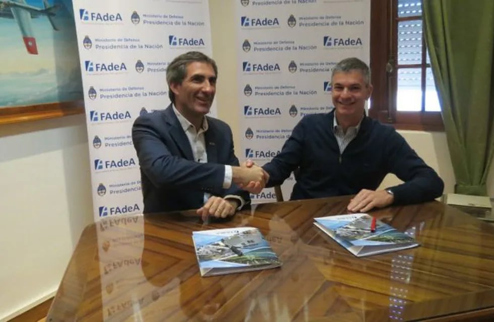 Firma del acuerdo entre Fadea y JetSmart.