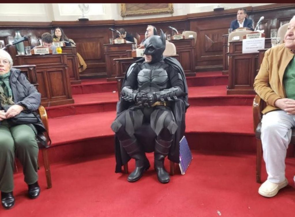 Batman solidario de La Plata (Mauricio Nievas).