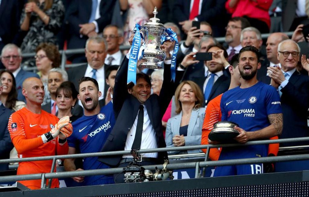 Antonio Conte, entrenador del Chelsea, cerró la temporada con una alegría.