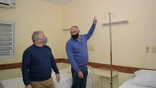 El intendente Benedetti visitando la obra del Hospital de Arroyito