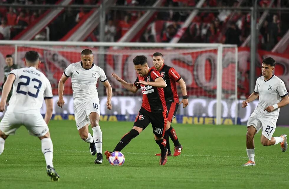 Cristian Ferreira es titular en la visita.