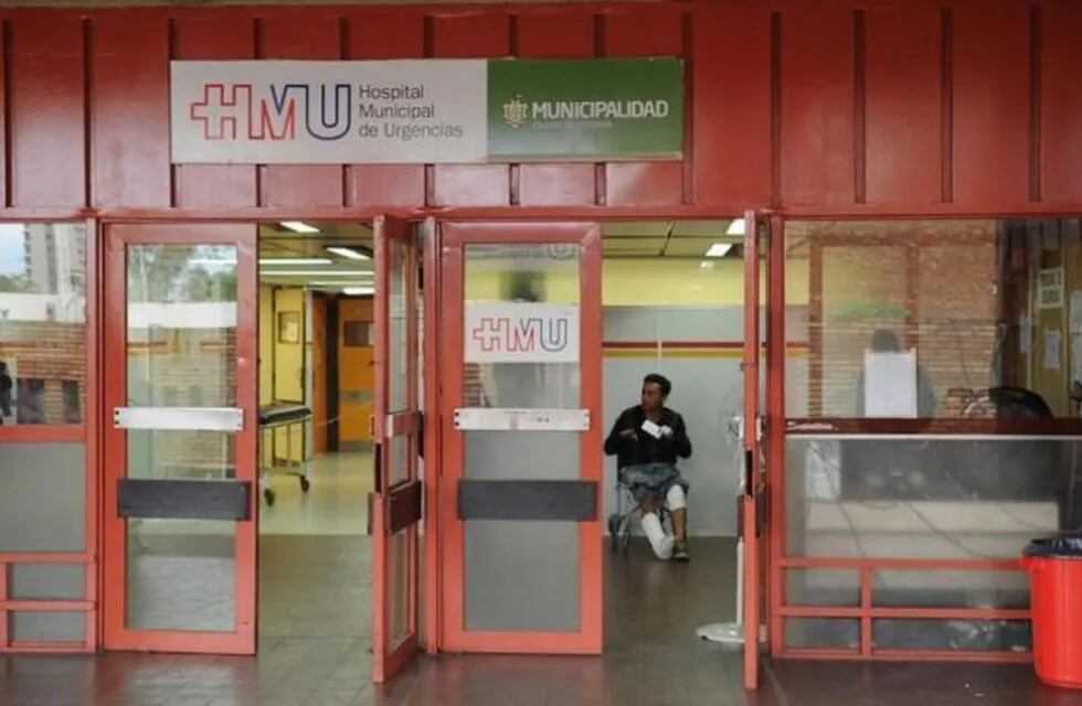 El joven está internado en el Hospital de Urgencias.