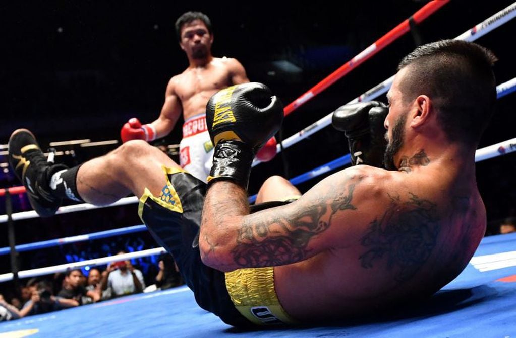 Lucas Matthysse cae ante Manny Pacquiao pelea por el titulo categoría peso welter AMB boxeo.