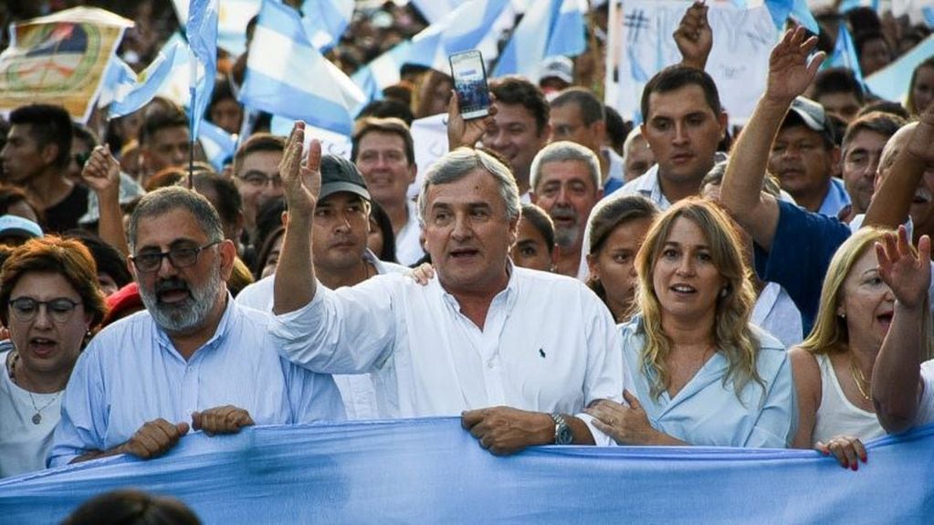 En el marco de la marcha #Jujuy No Se Toca y en otras numerosas oportunidades el gobernador Morales ha asegurado que el senador Parrilli y la vicepresidenta Fernández de Kirchner impulsaron el proyecto del senador Snopek.