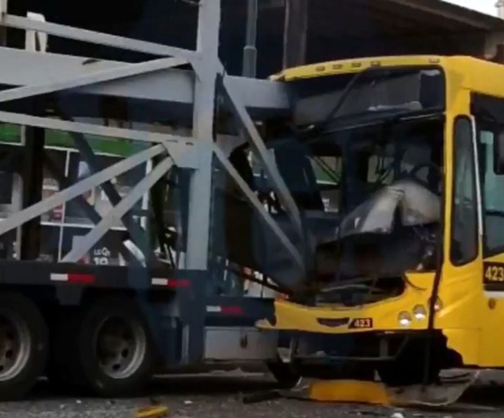 Subieron 90% los accidentes protagonizados por el transporte público rosarino