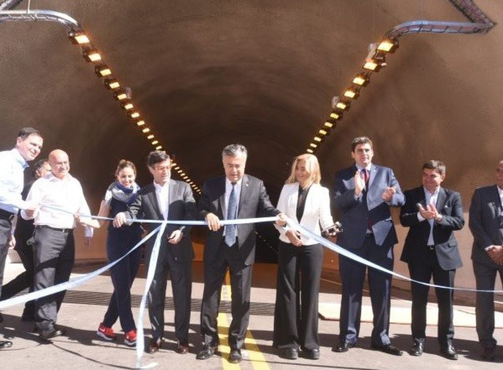 El Gobernador Alfredo Cornejo y el presidente del BID inauguraron el túnel Cacheuta-Potrerillos