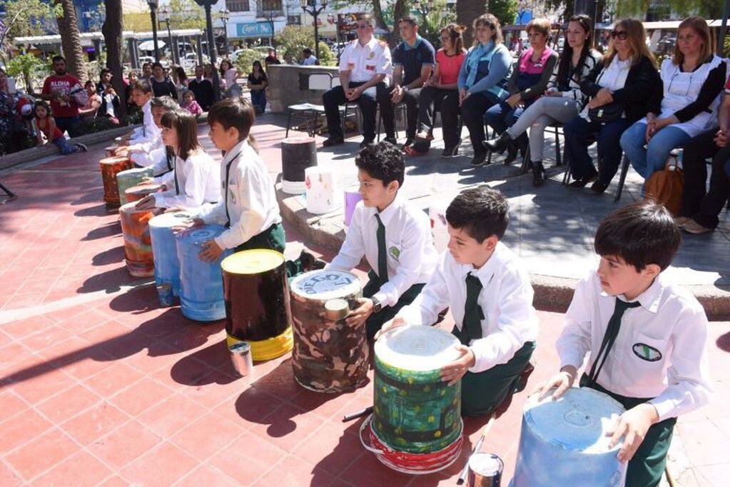 Los chicos se movilizaron en favor de la ecología en San Luis. Foto: El Diario de la República.