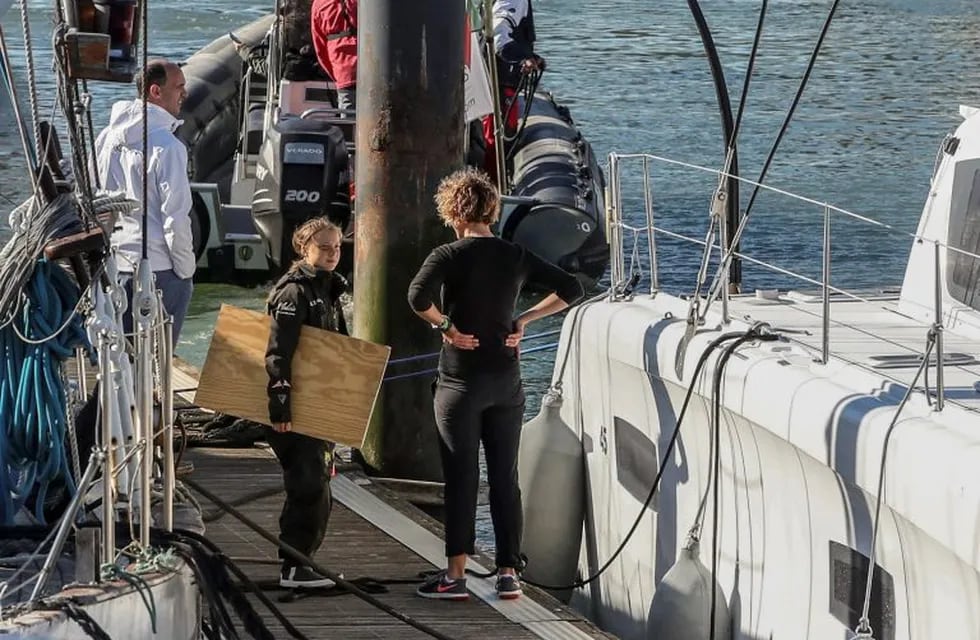 Lisbon (Portugal), 03/12/2019.- The 16-years old Swedish activist Greta Thunberg (L) delivers a speech upon arrival at Santo Amaro Dock, in Lisbon, Portugal, 03 December 2019. Thunberg crossed the Atlantic on the catamaran 'La Vagabonde', she will depart for Madrid to participate in the climate summit of the United Nations (UN). (Lisboa) EFE/EPA/MANUEL DE ALMEIDA
