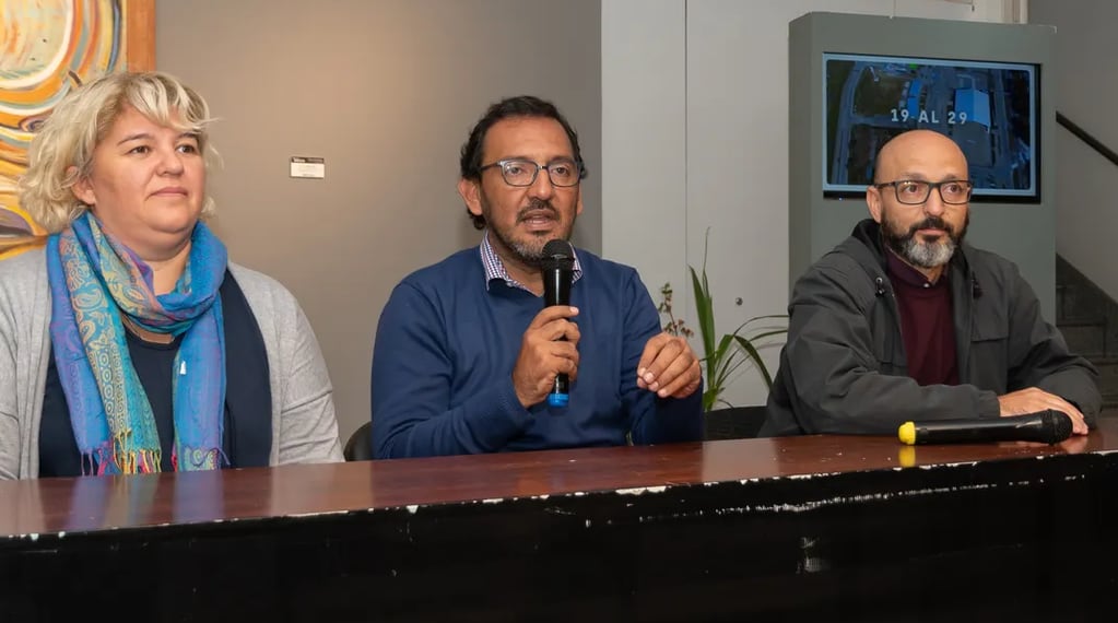 Luis Medina Zar y Ramiro Tejeda, acompañados por la directora provincial de Cultura, Gisela Arias, presentaron "Jujuy Ciudad Estratégica".