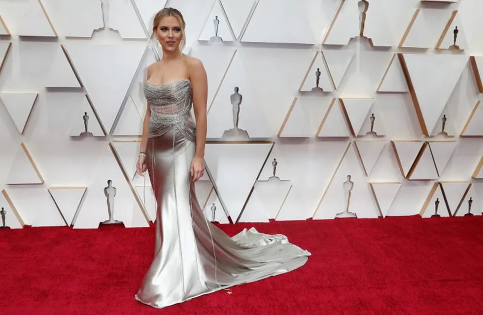 Scarlett Johansson poses on the red carpet during the Oscars arrivals at the 92nd Academy Awards in Hollywood, Los Angeles, California, U.S., February 9, 2020. REUTERS/Eric Gaillard