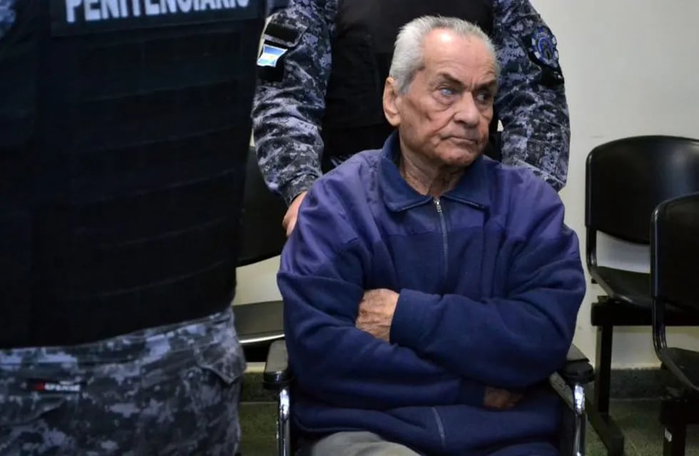 Handout photo released by the Secretariat of Public Information of Mendoza's Judiciary of Italian Catholic priest Nicola Corradi sitting at a courtroom during the beginning of his trial over allegations of sexual abuse in Mendoza, Argentina, on August 5, 2019. - Corradi, Argentinian Catholic priest Horacio Corbacho and former gardener Armando Gomez were accused of sexually abusing children at the Antonio Provolo Institute, dedicated to the education of deaf children in Mendoza. (Photo by HO / Mendoza's Judiciary / AFP) / RESTRICTED TO EDITORIAL USE - MANDATORY CREDIT \