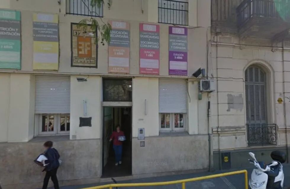 El Instituto Superior San Martín quedó bajo la mira de las autoridades provinciales. (Google Street View)