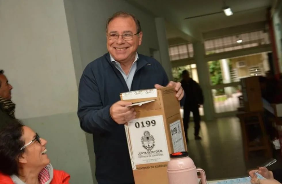 Eduardo Tassano votó en la Escuela Nº7