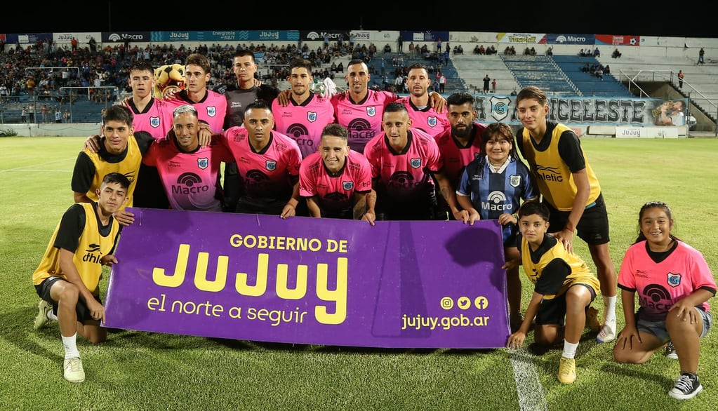 En un partido amistoso de preparación de cara al torneo de la Primera Nacional de fútbol, Gimnasia y Esgrima de Jujuy empató sin goles con Gimnasia y Tiro de Salta en partido disputado en el estadio "23 de Agosto".