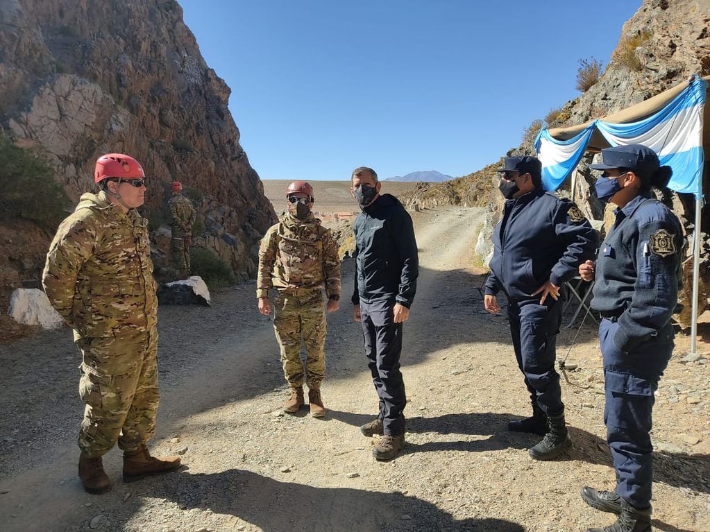 Policías de Salta se capacitan para operaciones especiales en alta montaña