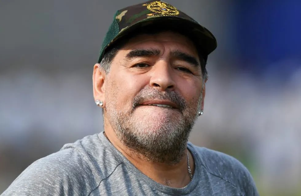 Argentine footballer Diego Maradona gestures during a football workshop with school students in Barasat, around 35 Km north of Kolkata on December 12, 2017.\nMaradona is on a private visit to India. / AFP PHOTO / Dibyangshu SARKAR