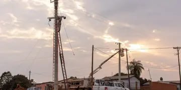 Mejoras en postes y tendido eléctrico en San José y San Javier