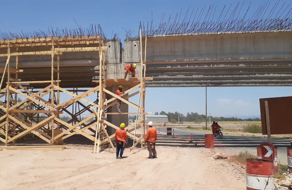 Avanza la construcción de las estructuras de seis puentes ubicados en distintos puntos del corredor como el río Las Pavas, el cruce con el ferrocarril Belgrano Norte o los cruces con las rutas provinciales 1, 43 y 53 o la RN 1V66.