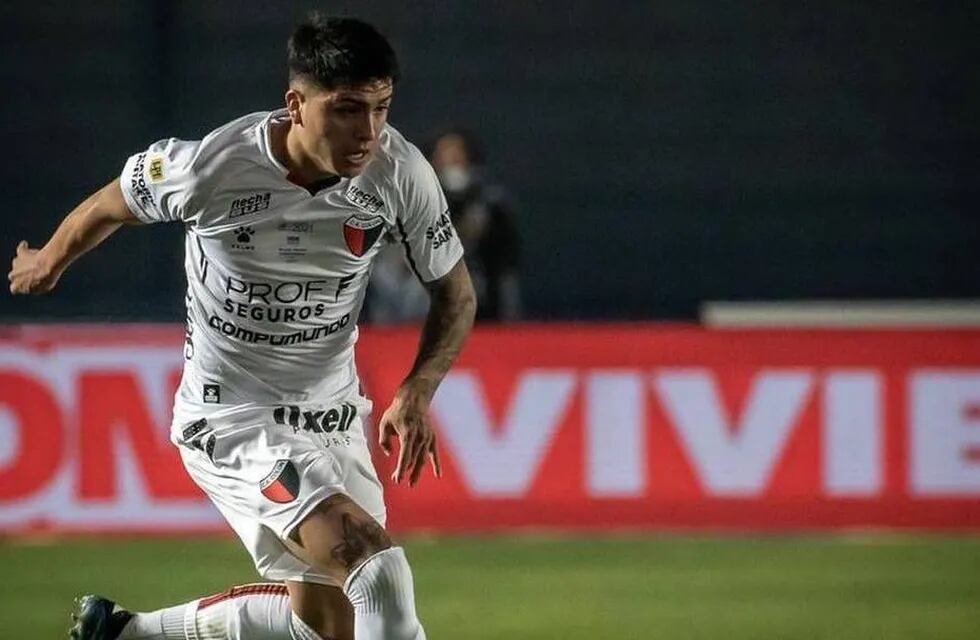 El delantero Facundo Farías confesó que intentará quedarse en Colón para jugar la Copa Libertadores.