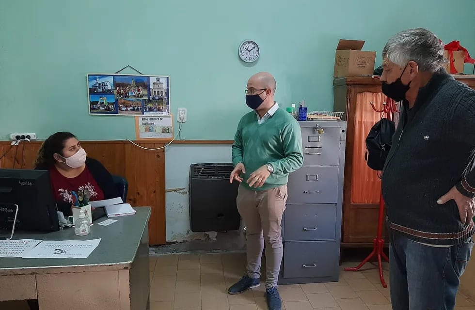 Daniel Medina visitó centros de jubilados en Punta Alta